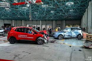 国产电车碰撞试验视频播放,安全性能大比拼