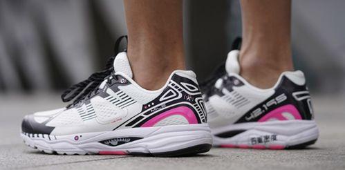 国产运动鞋蹦迪视频,燃动舞池！